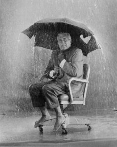 VUCA BANI - homme assis sous un parapluie - Coaching & coaching