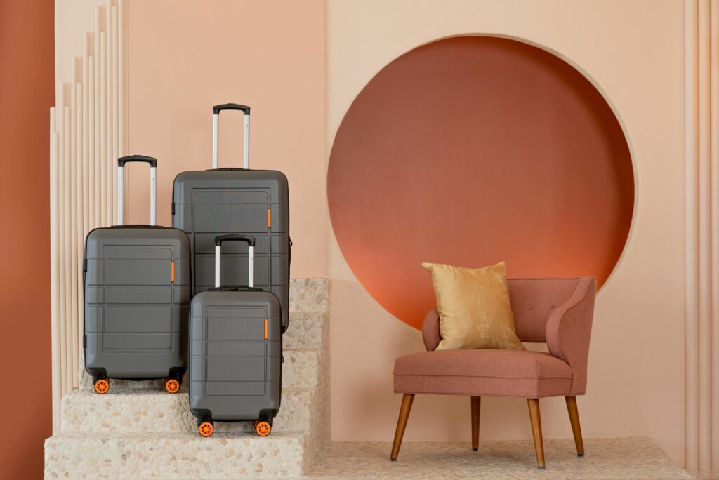 réintégration retour d'expatriation - valises dans un salon - coaching & coaching