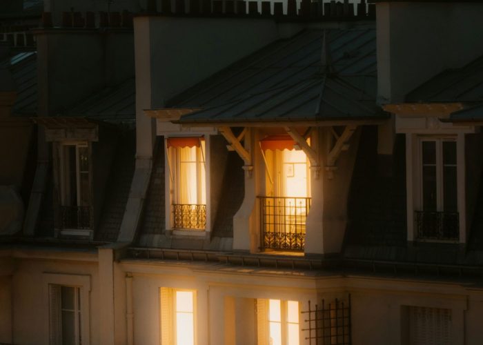 coach professionnel entreprise paris - immeuble éclairé - coaching and coaching